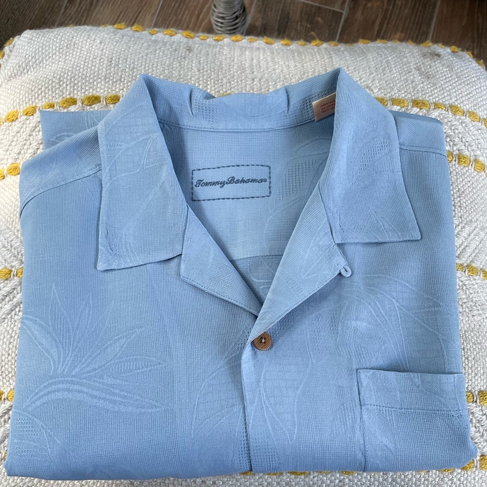 Tommy Bahama Mens Large 100% Silk Short Sleeve Light Blue EUC